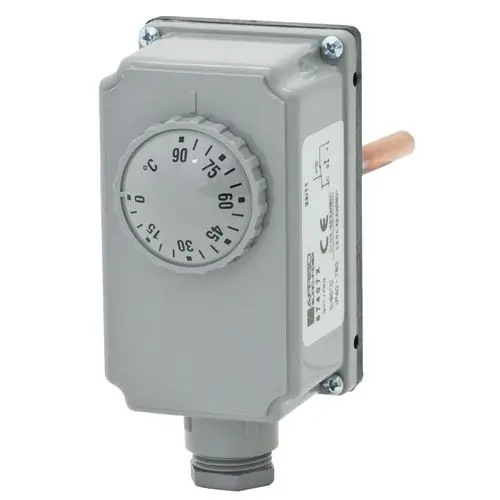 Tauchthermostat von ESBE mit einem drehbaren Temperaturregler von 30 bis 90 Grad und einem Anschluss zur Temperaturmessung. Gehäuse in grauer Farbe.